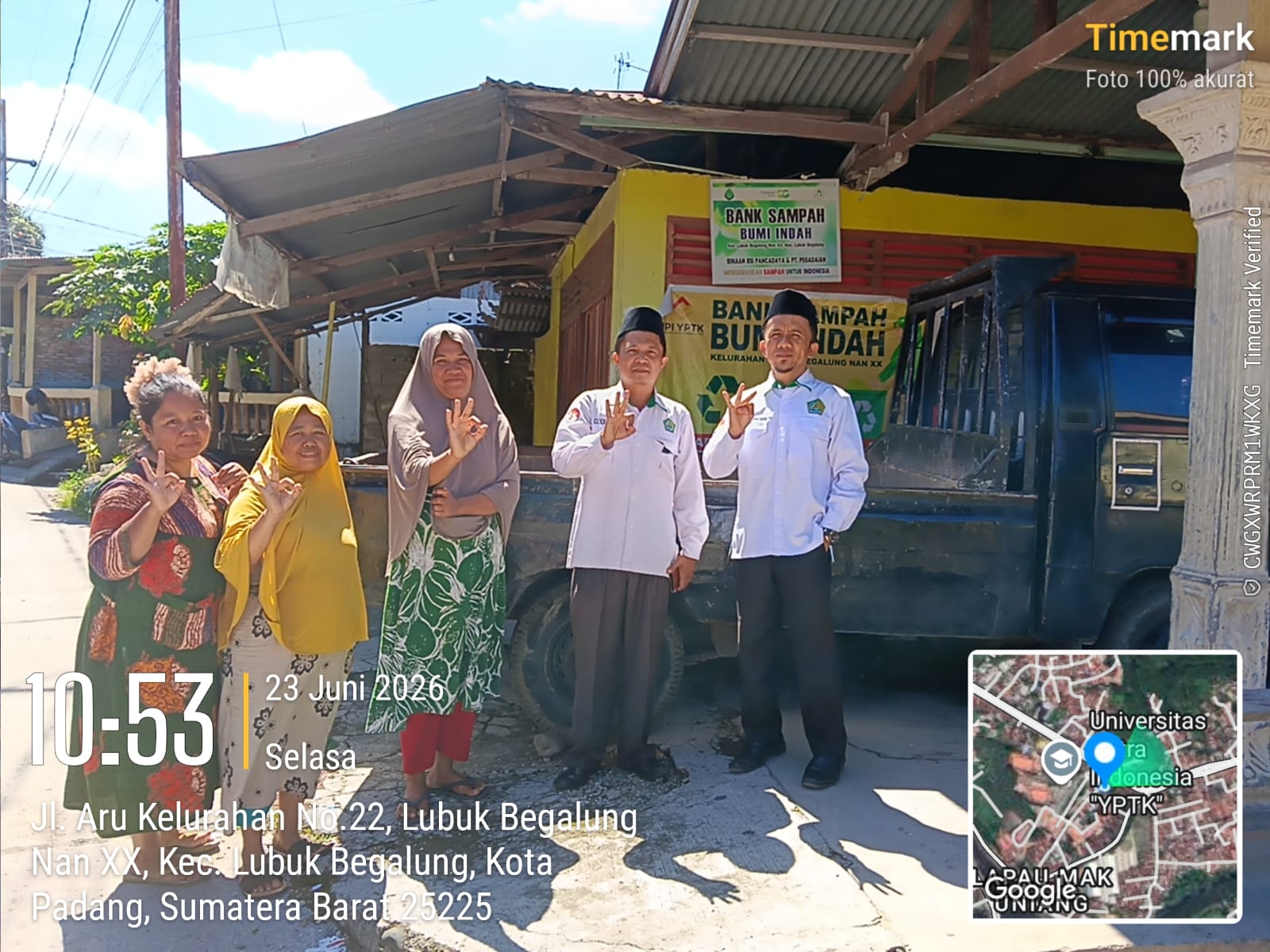 Sinergi KUA Lubuk Begalung dengan LPS Bank Sampah Bumi Indah "Sedekah Sampah Botol Plastik Bekas"