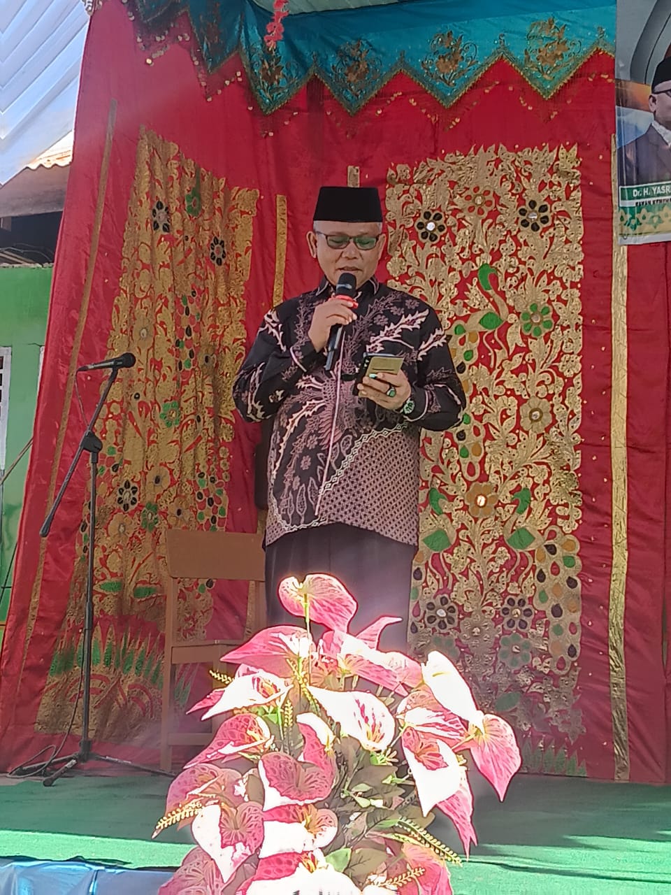 Dr.H.Yasril, MA, Makan Bajamba Harus Dilestarikan