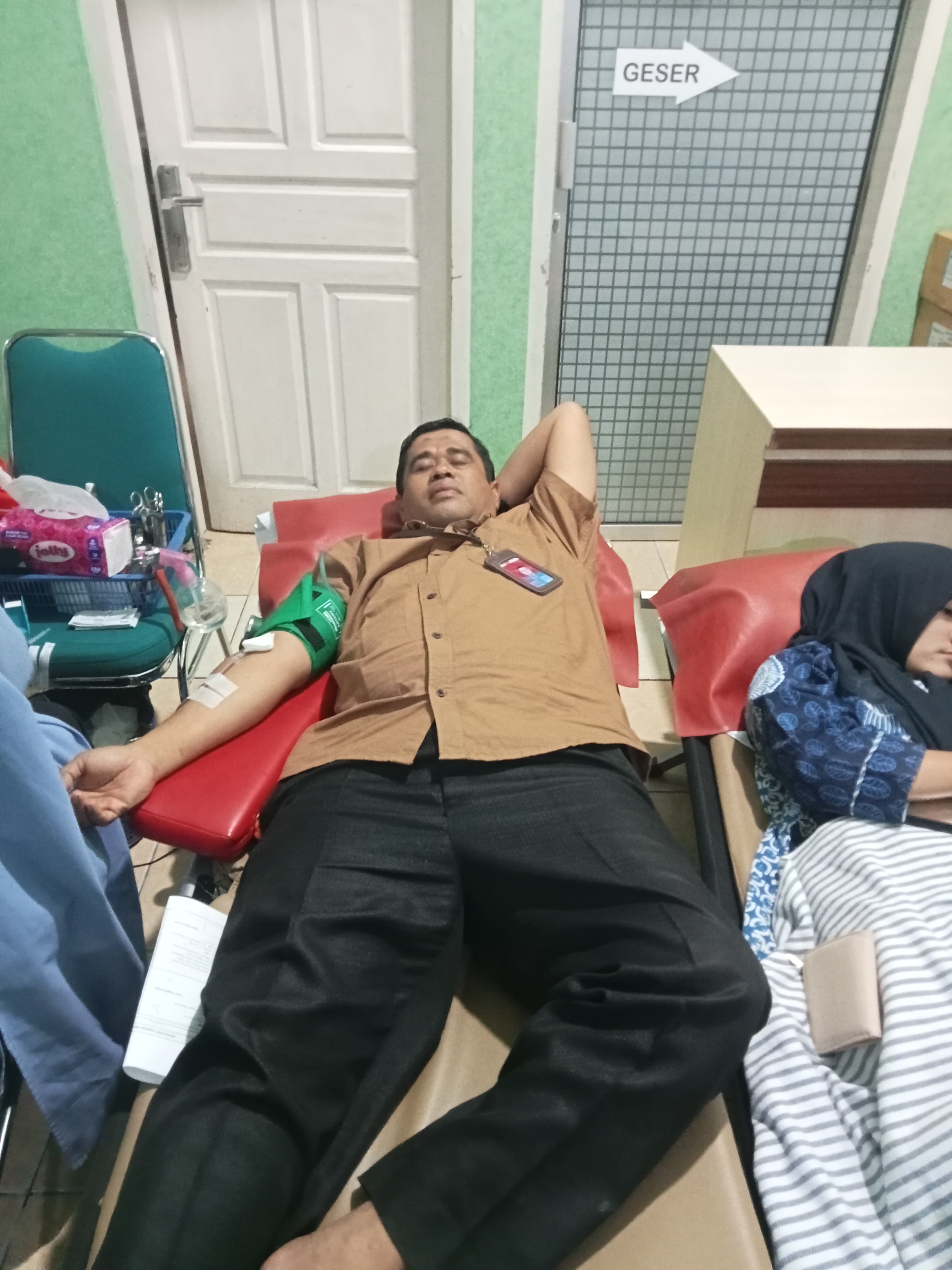 ASN  KUA Lubuk Kilangan Ikuti Donor Darah dalam Rangka Hari Jadi Kota Padang