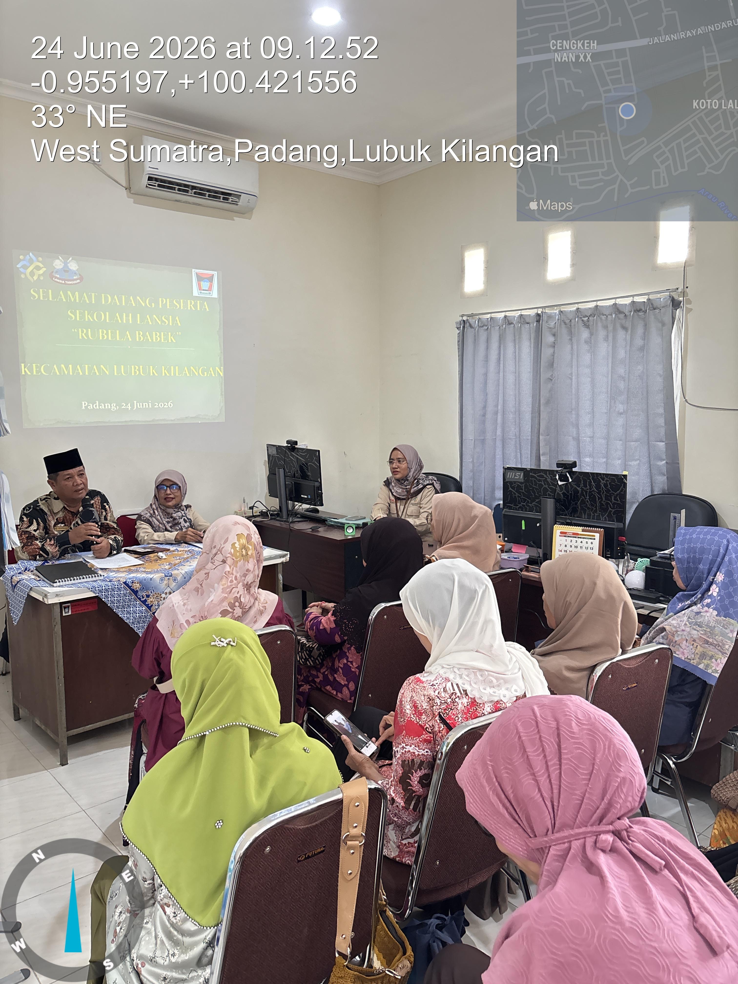 Kepala KUA  Lubuk Kilangan Berikan Pembinaan Spritual Kepada Sekolah Lansia